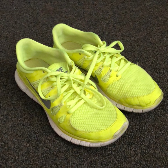 nike bright yellow sneakers